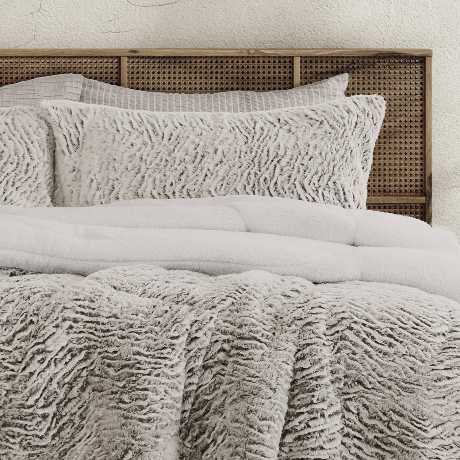 Faux Fur SHERPA 3PCE COMFORTER SET - QUEEN/KING