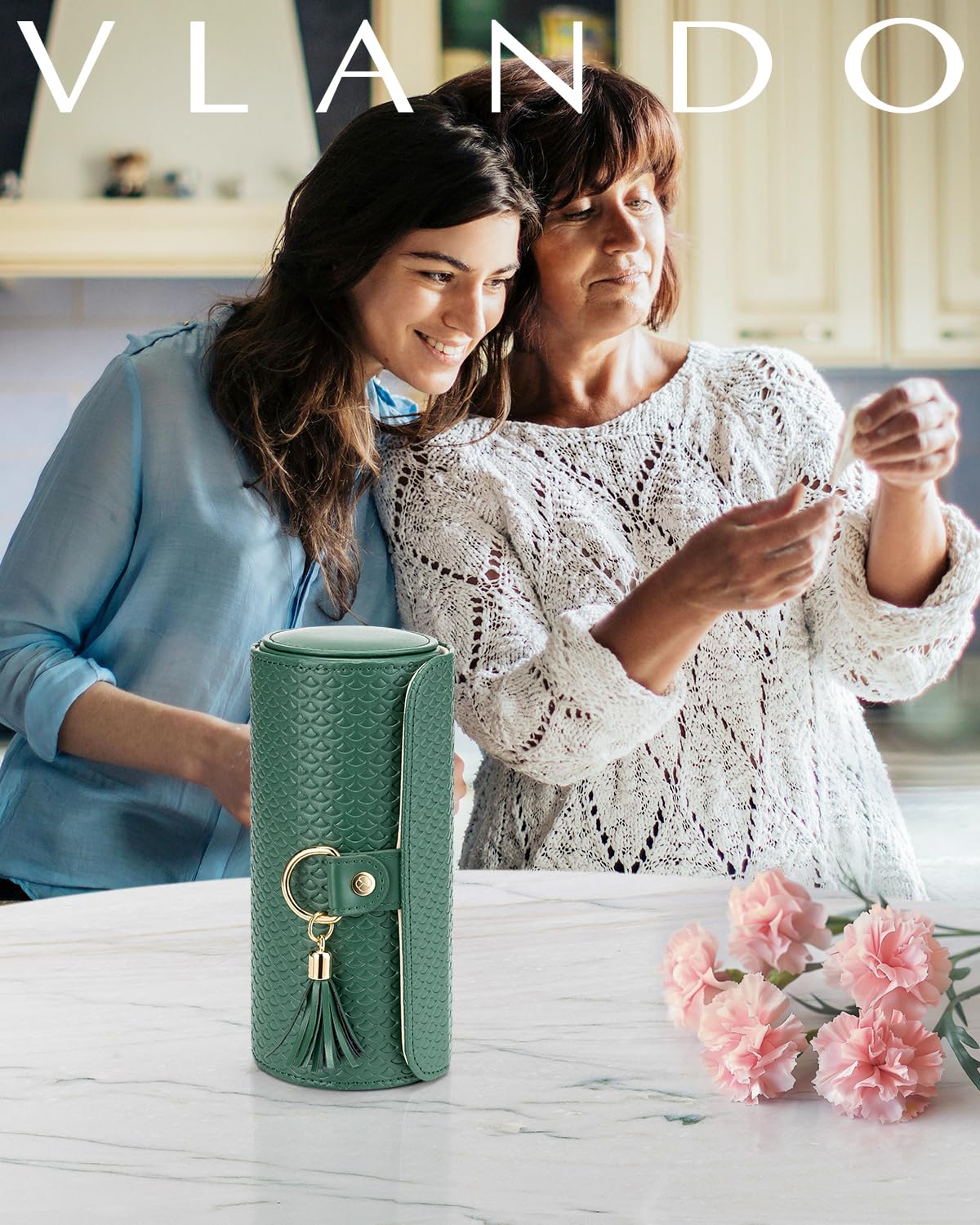 Green Travel Jewelry Case: 3-Layer PU Cylinder Organizer for Necklaces, Earrings, Gifts for Travelers & Jewelry Lovers