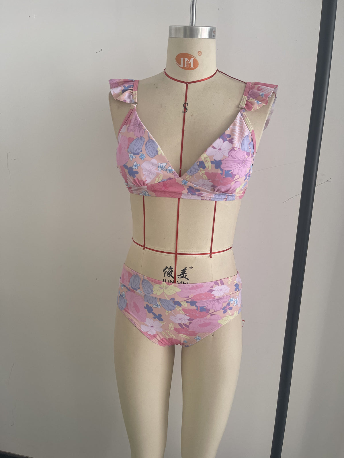 Chic Teenage Design Bikini Featuring Frill Details and Secure Fastening for Beach Days Size L