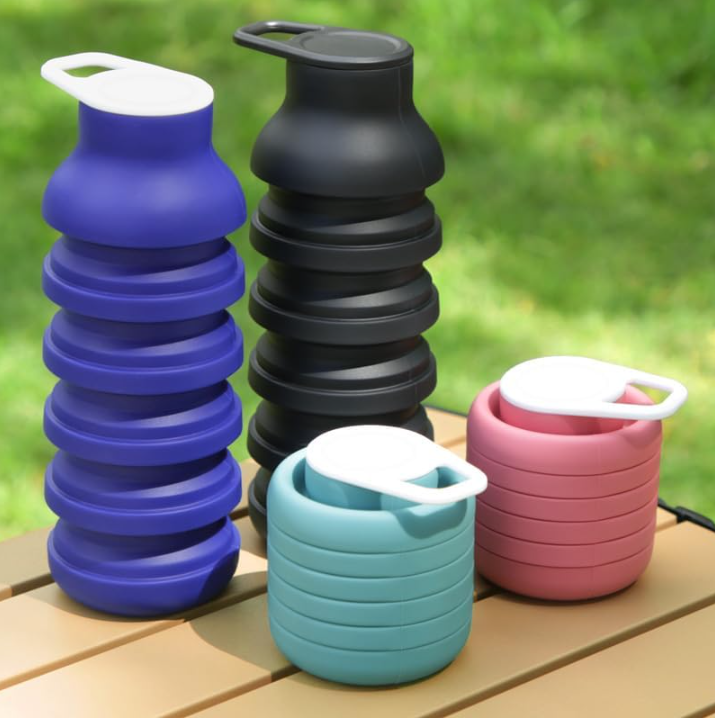 Collapsible Water Bottles, Reusable Water Bottle with Buckle, 600ml Silicone Leakproof Portable Bottle for Gym Camping Hiking Sports Outdoors, Travel Essentials for Flying Cruise Ship, Green