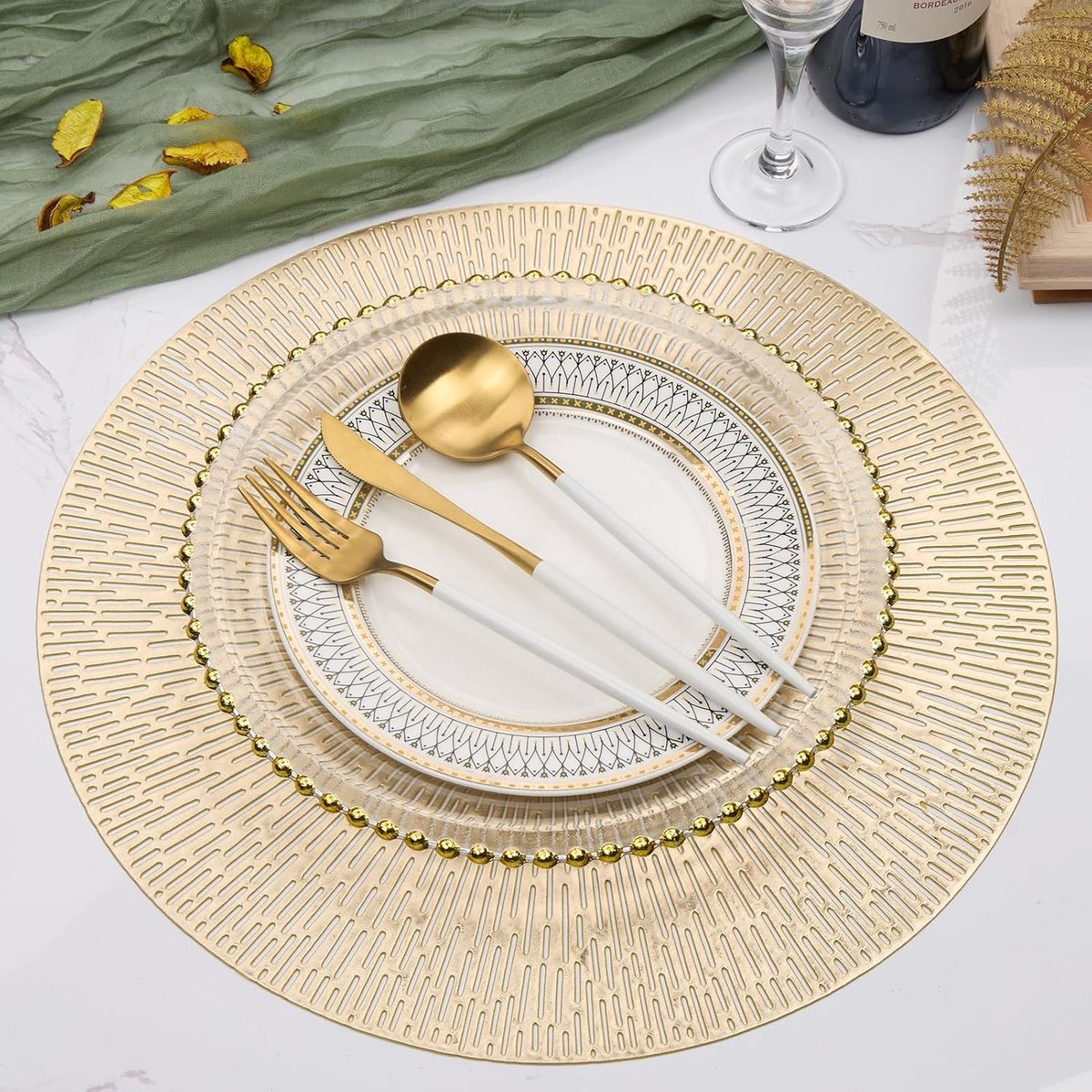 Set of 6 round placemats - Gold Placemats - 38x38cm - coasters - Openwork - Heat resistant - Luxurious appearance - Washable - Easy to clean - for kitchen and dining table decoration