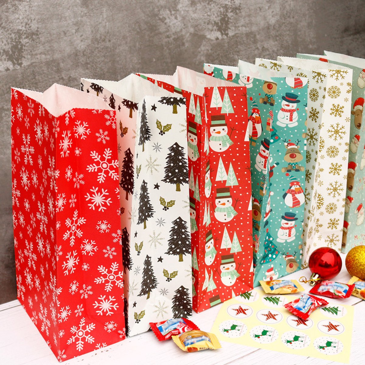 Christmas wrapping paper - 24 pieces - Christmas gift bags, Christmas stickers, Advent calendars, paper bags and wrapping bags - Christmas gift bags - Christmas candy bags