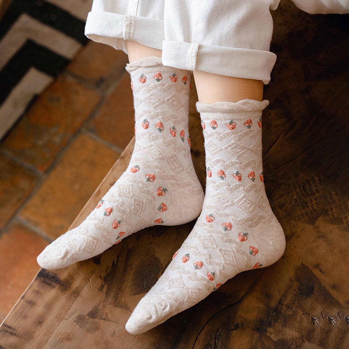 5 pairs of socks - Women's autumn and winter socks - Women's strawberry socks - Fashion socks with round neck - Princess socks - Preppy style socks