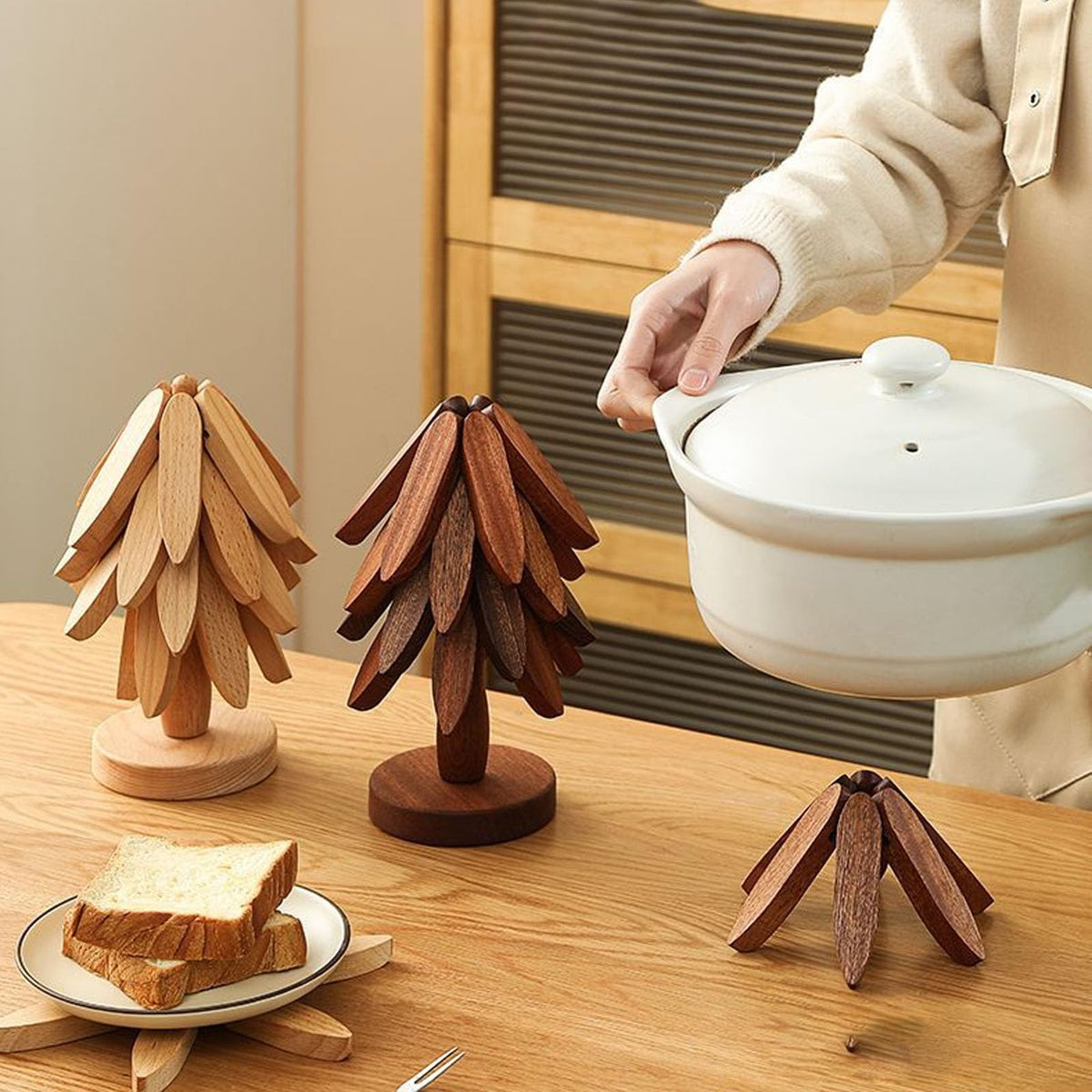 2 Pack Wooden Christmas Tree Trivets, Heat-Resistant Pot and Pan Coasters for Dining Table and Kitchen, Brown