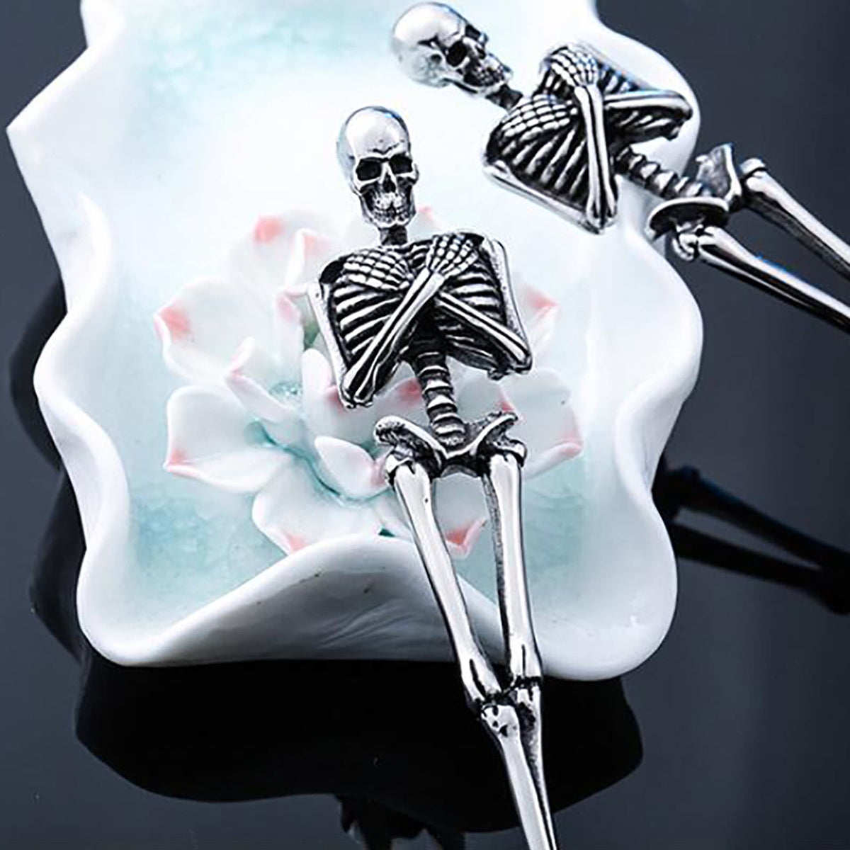 Stainless Steel Skeleton Skull Spoon and Fork Flatware Tableware Gifts for Halloween Easter and Christmas (Spoon) B