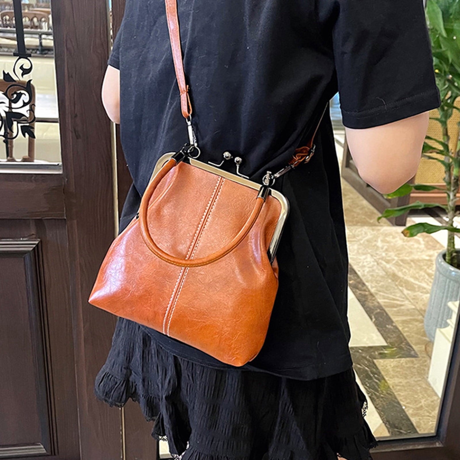 Darzheoy Retro Handbag for Women - Leather Shoulder Bag Evening Clutch Crossbody Purse with Kiss Lock Brown