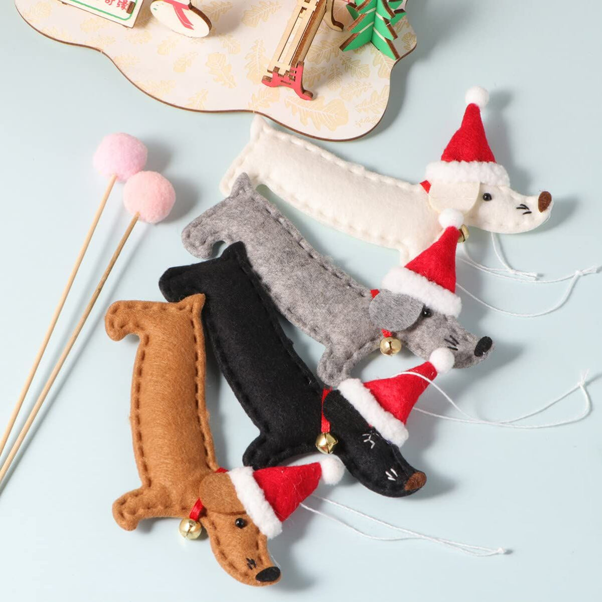 Christmas Tree Pendants, 4 Pcs Dachshund Dog Hanging Ornaments Felt Figurines Tree Decorations Plush Craft and Holiday Ornaments