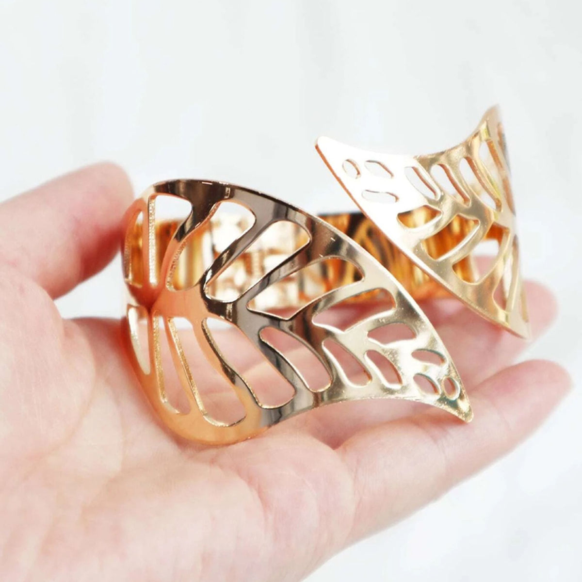Curtain Tie Backs, 2Pcs Metal Creative Curtain Rope Buckles Decorative Hollow Leaf Curtain Tiebacks Spring Drape Holder Clip
