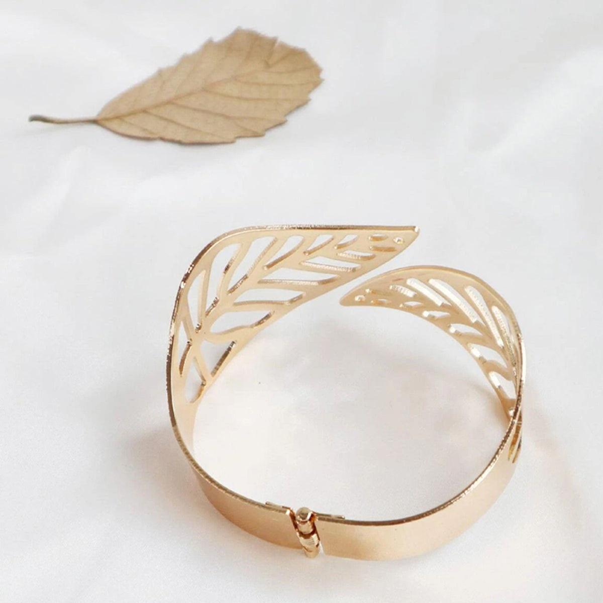 Curtain Tie Backs, 2Pcs Metal Creative Curtain Rope Buckles Decorative Hollow Leaf Curtain Tiebacks Spring Drape Holder Clip