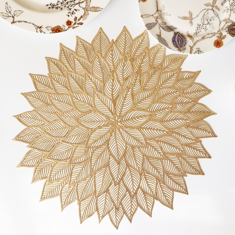 Round Hollow Out Flowers Place Mats for Dining Table Pressed Vinyl Blooming Leaf Table Mats for Holiday Party Wedding Accent