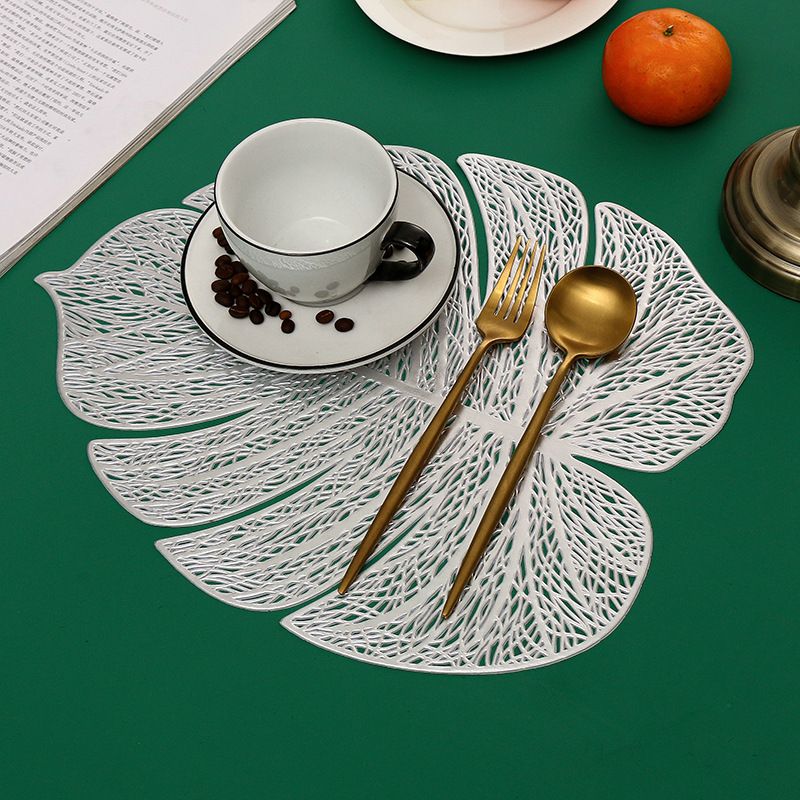 Leaf Placemats Set of 2 Vinyl Place mats Tropical Leaves Tablemats Table Setting Kitchen Table Mats for Dining Table Holiday