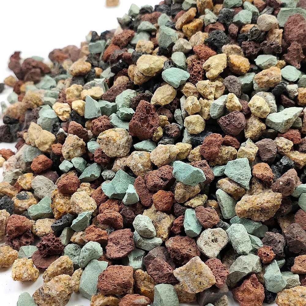 2.2lbs Succulent Cactus Soil 0.25inch Potting Mix Horticultural Lava Rocks Bonsai Soil for Indoor Plants Drainage Volcanic Rock for Terrarium Gardening Top Dressing