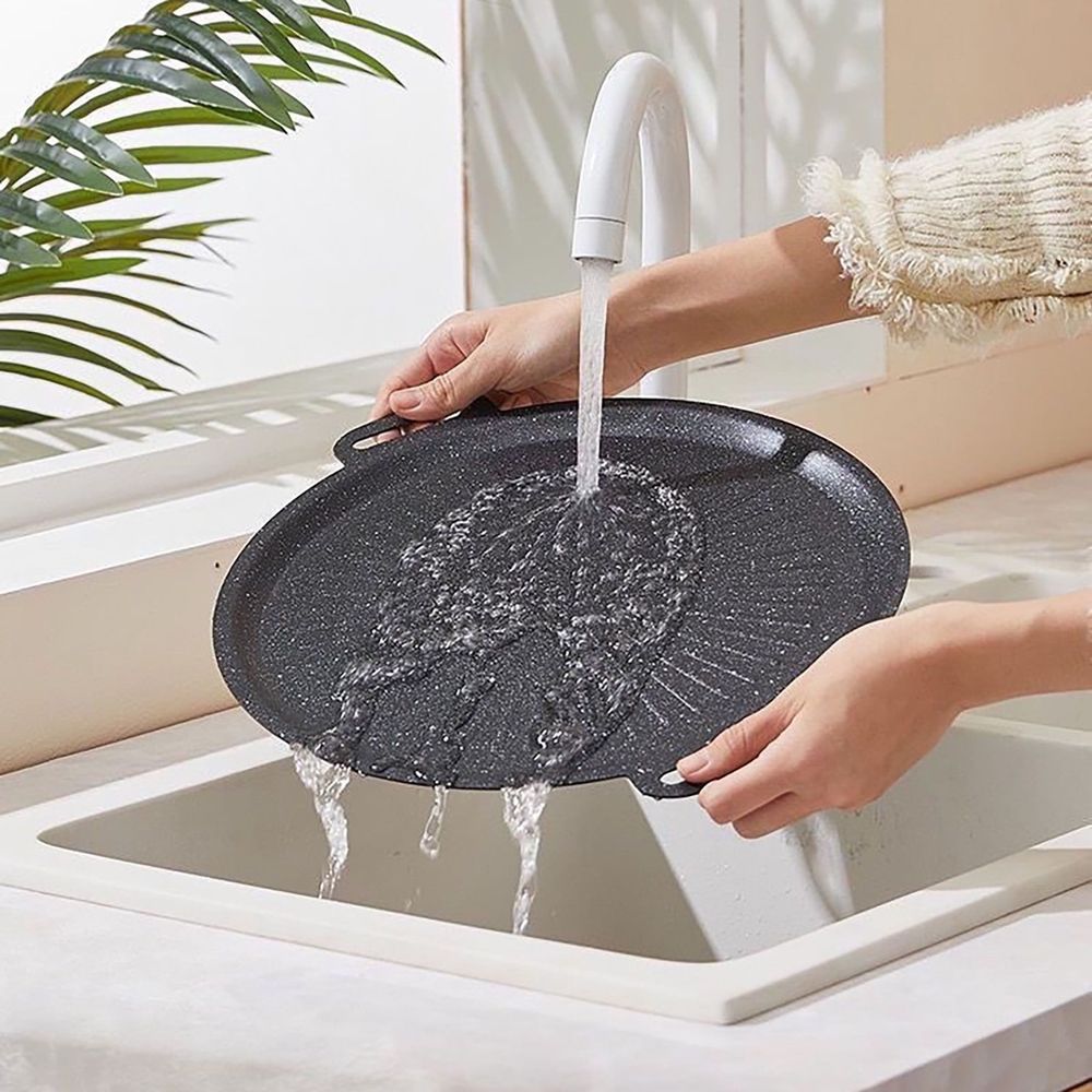 Nonstick Korean Grill Pan 14.17 Inch Round BBQ Griddle Pan, Heavy Duty Baking Tray Stove Top Induction Cooktop Compatible Frying Pan, Portable Double Handle Cookware for Camping Home Outdoor Cooking