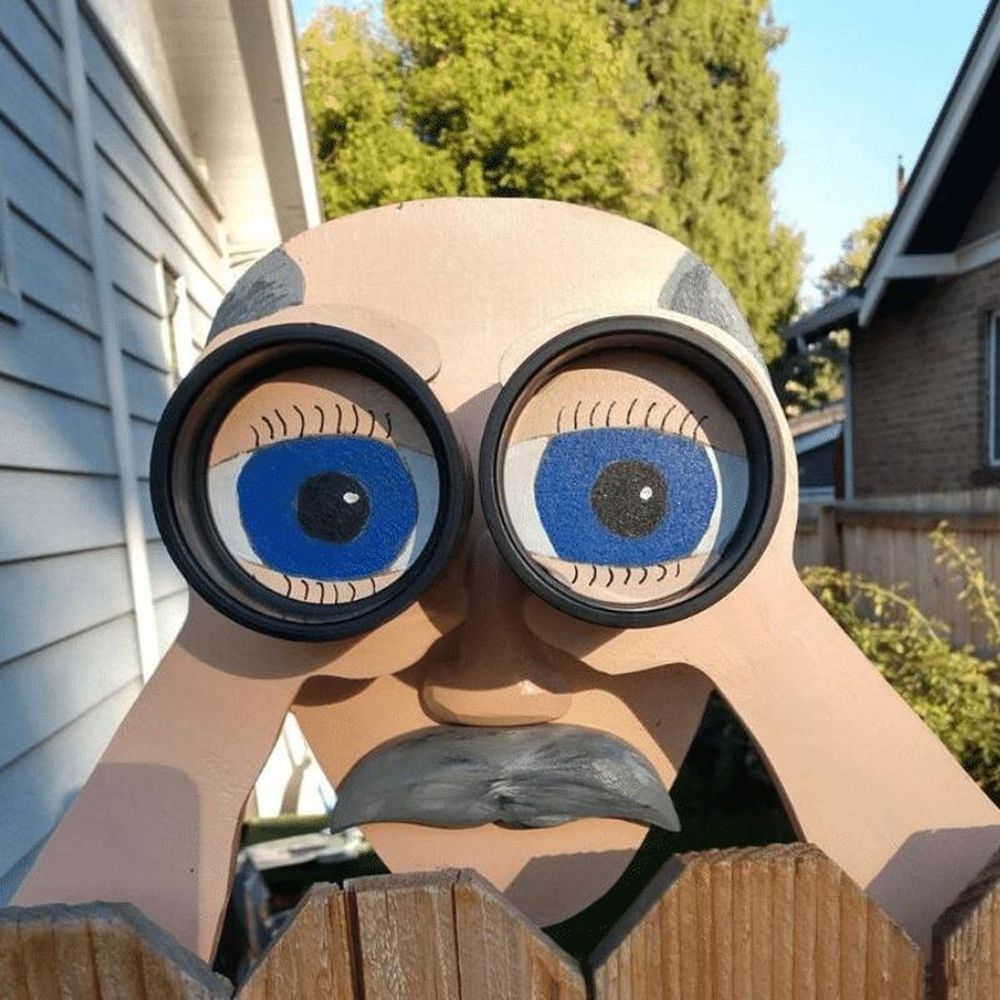 Binocular Spying Fence Peeker Yard Art Garden Nosy Neighbor Couple for Garden and Yard