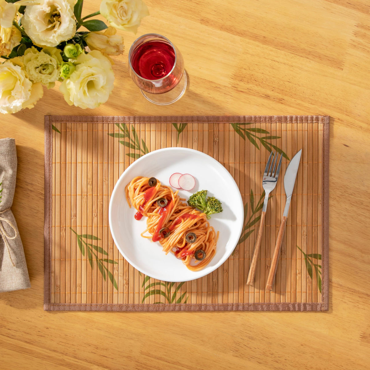 Placemats Set of 6, Bamboo Table Mats Set with Leaf Pattern, 17.7'' × 11.8'' Woven Placemat, Washable Heat-Resistant Place Mats for Kitchen, Brown Leaf