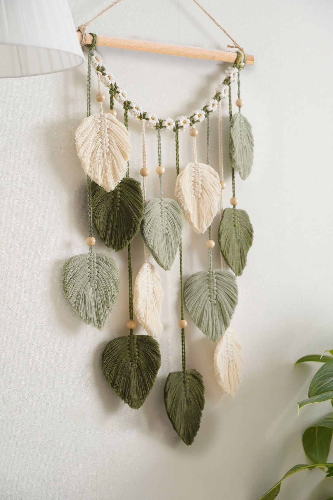 Wall Hanging - Hand Woven Boho Tapestry Sage Green Leaves Wall Decor, Rustic Tassels Yarn Hanging Ornament Decor for Bedroom Living Room Dorm（Green）