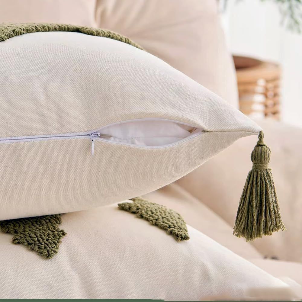 Christmas Pillow Covers 18x18 Farmhouse Christmas Tree Pillow Covers Tassels Hand Woven Couch Cushion Case for Sofa Bed Room Home Christmas Decor