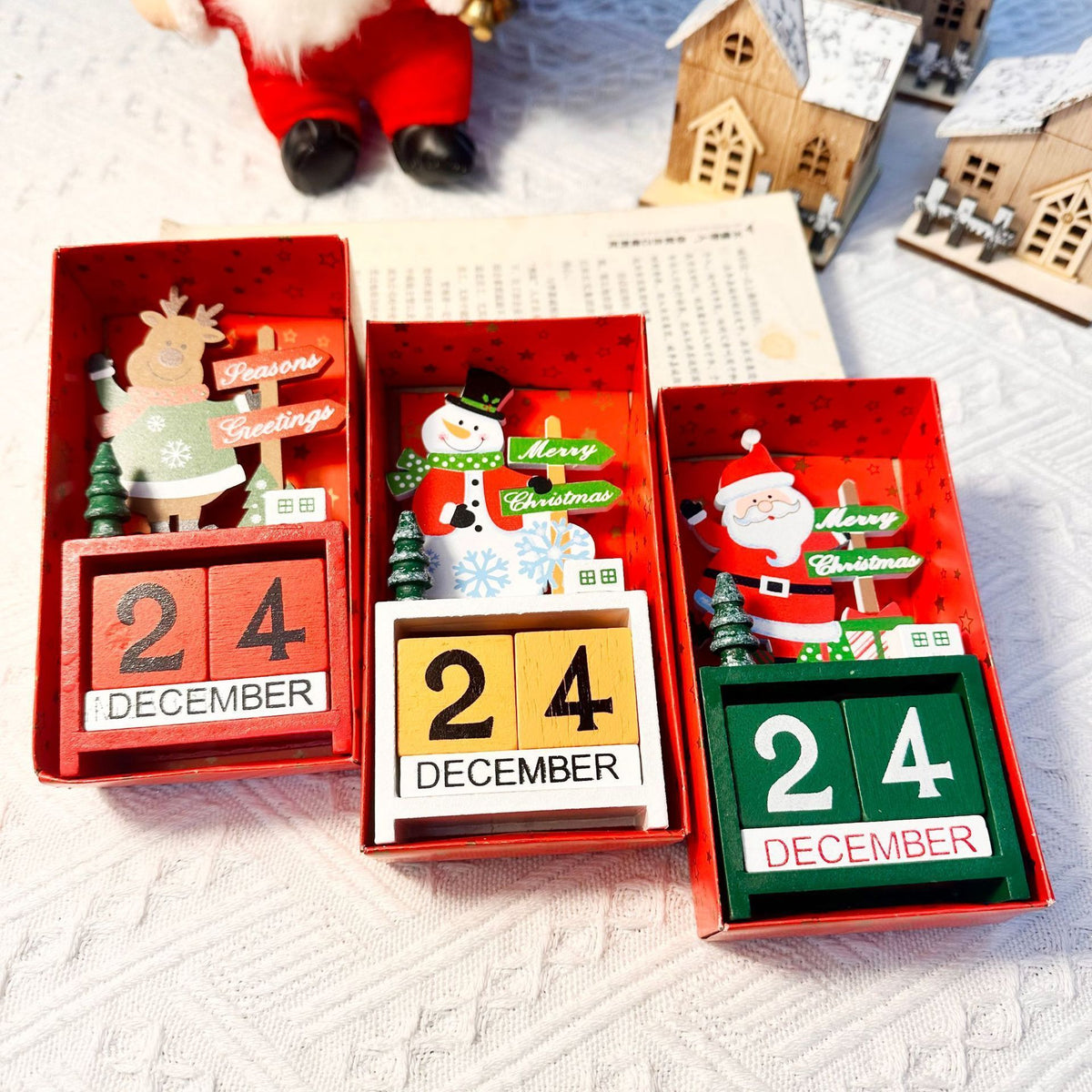 Wooden Christmas Countdown Desk Decoration with Santa Claus Figure, Festive Tabletop Accessory for Indoor Xmas Styling and Christmas Season Presents