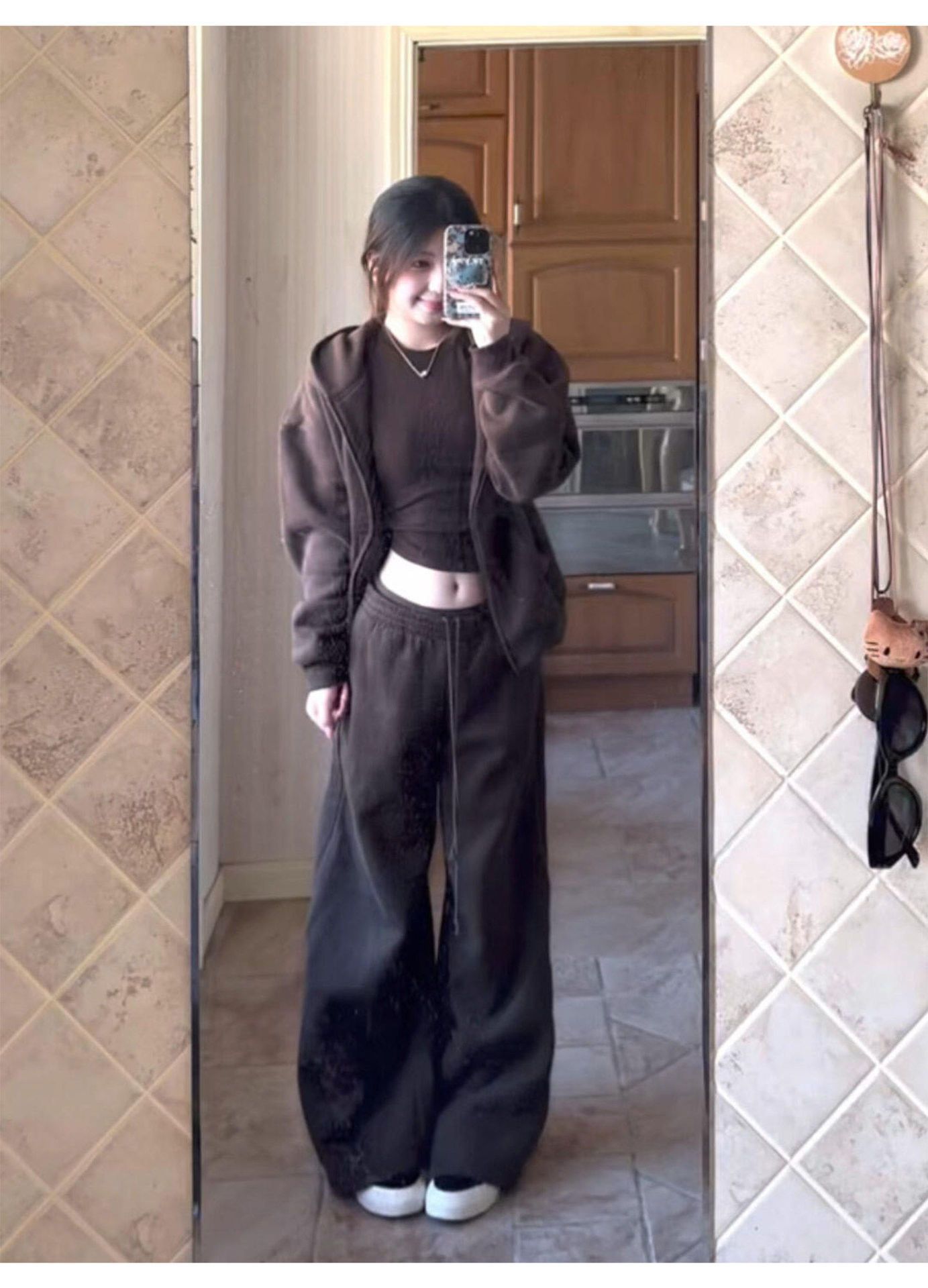 Women Chestnut Brown Three-Piece Casual Sweatsuit, Oversized Comfort Fit Size L, Ready-to-Wear Daily Wardrobe Essential