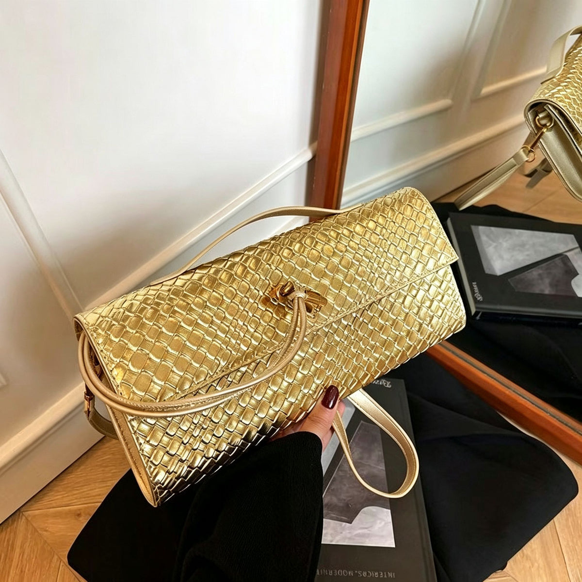 Woven Women Bag French Stick Bag Evening Organ Bag, Fashion Clutch Shoulder Crossbody Bag, Holiday Banquet Gift, Gold
