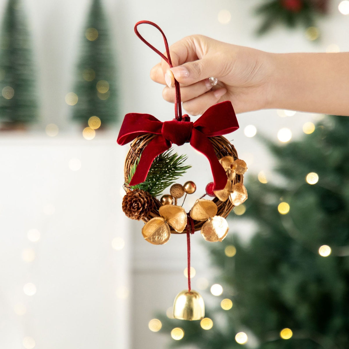 D8 Christmas Wreath Ornament Red 2 Pack