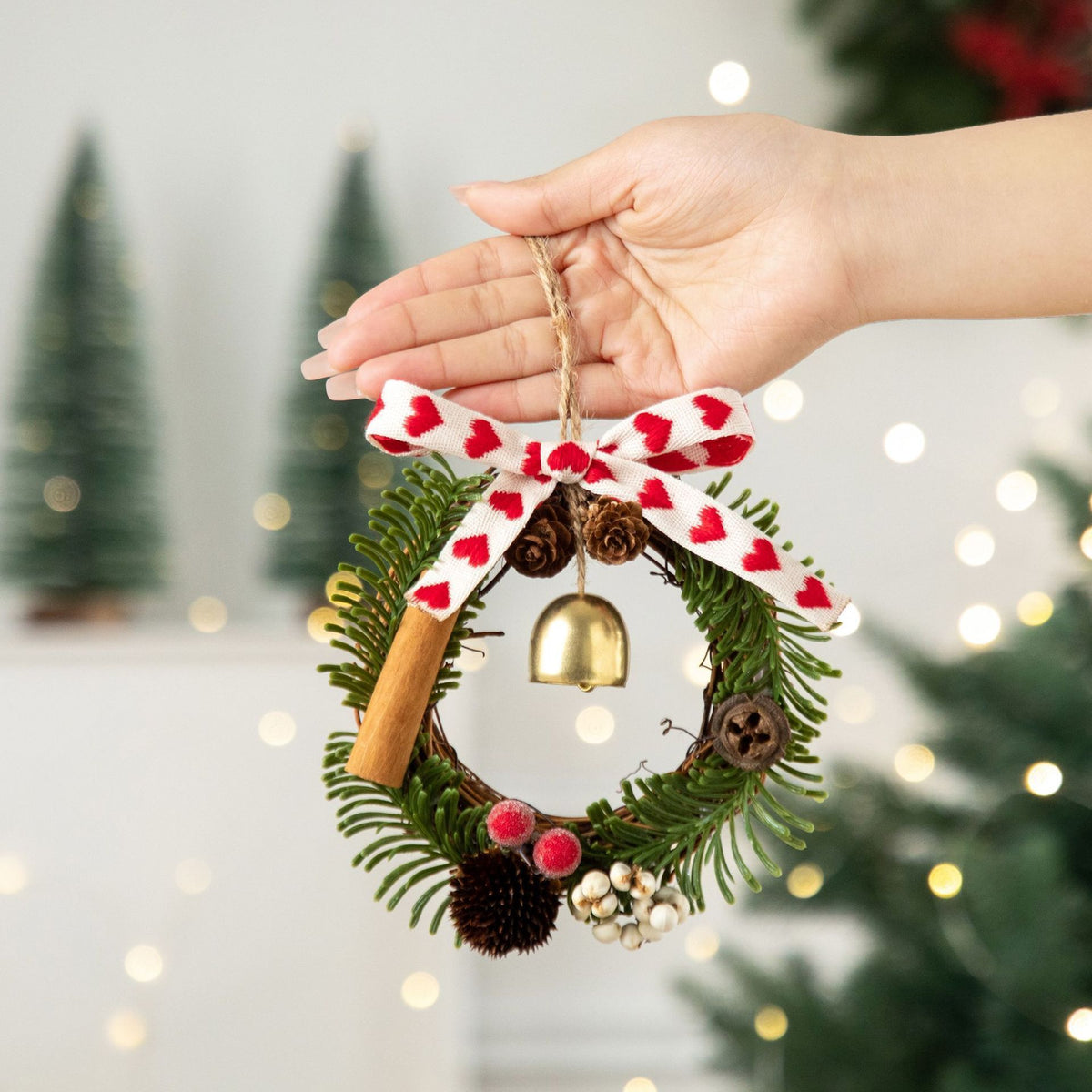 D10 Christmas Wreath Ornament Heart 2 Pack