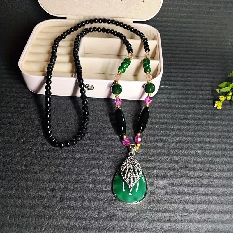 European and American trendy retro necklace, color-block beads and leaf-shaped pendant, simple and elegant, 78cm versatile chain, perfect for daily and smart casual looks.