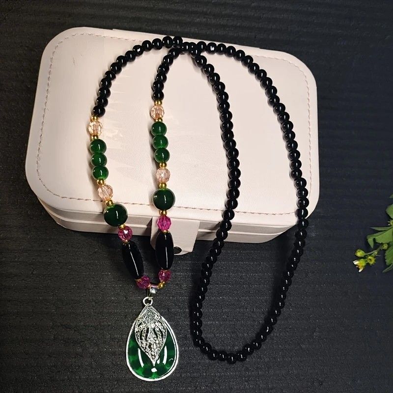 European and American trendy retro necklace, color-block beads and leaf-shaped pendant, simple and elegant, 78cm versatile chain, perfect for daily and smart casual looks.