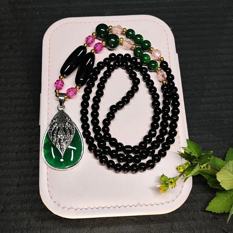 European and American trendy retro necklace, color-block beads and leaf-shaped pendant, simple and elegant, 78cm versatile chain, perfect for daily and smart casual looks.