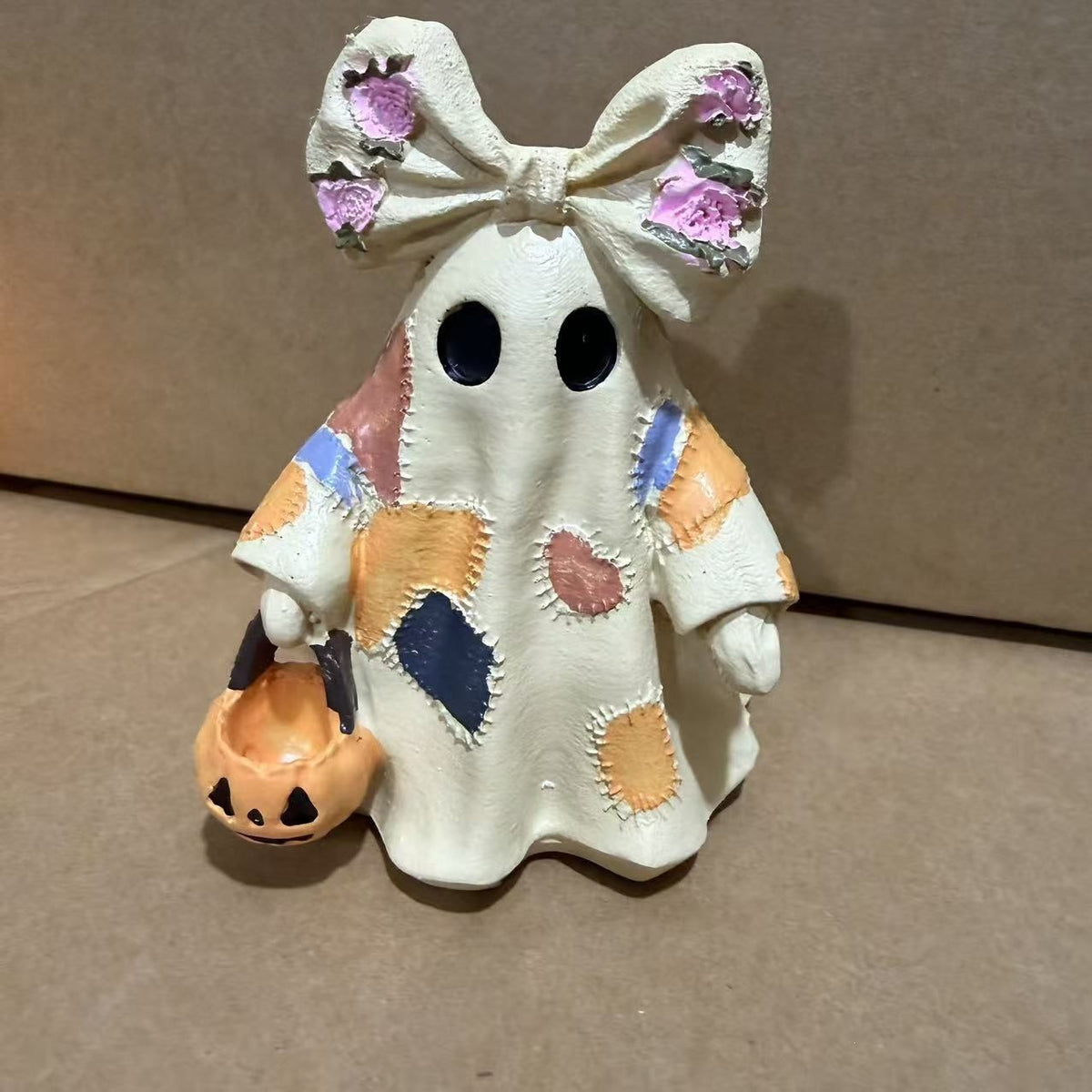 Vintage Patchwork Ghost Resin Figurine, with Bow and Pumpkin Bucket, Autumn Tabletop Decor (No-Light Version).