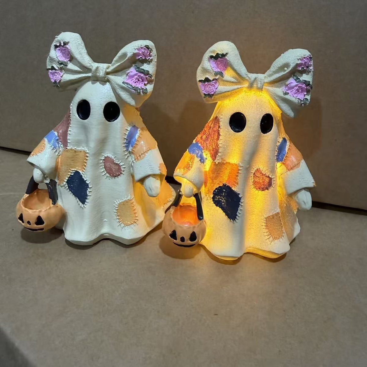 Vintage Patchwork Ghost Resin Figurine, with Bow and Pumpkin Bucket, Autumn Tabletop Decor (No-Light Version).