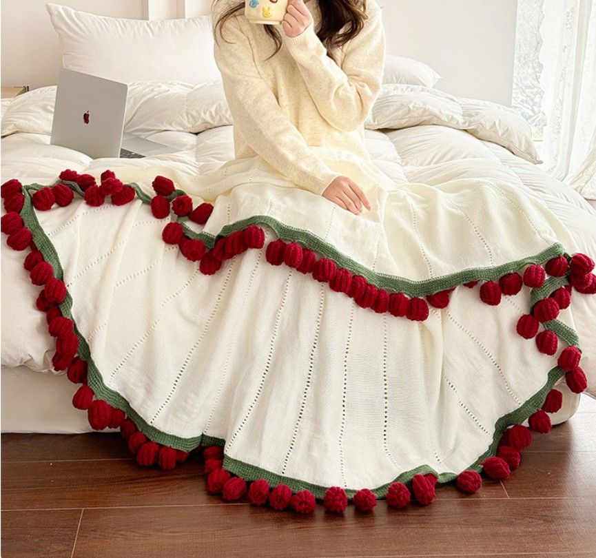 A rose bouquet multifunctional blanket, perfect for all seasons, ideal as an office nap blanket or air-conditioning cover. A timeless romantic gift for your girlfriend on holidays or birthdays. Everlasting romance.（Diameter: 100 cm / 39 inches.Roses Are R