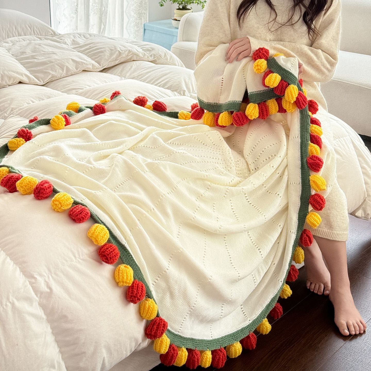 A rose bouquet multifunctional blanket, perfect for all seasons, ideal as an office nap blanket or air-conditioning cover. A timeless romantic gift for your girlfriend on holidays or birthdays. Everlasting romance.（Diameter: 100 cm / 39 inches.Roses Are R