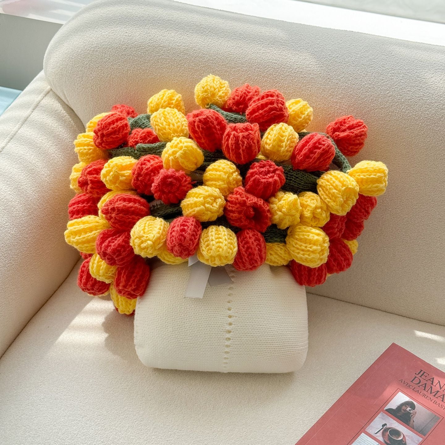 A rose bouquet multifunctional blanket, perfect for all seasons, ideal as an office nap blanket or air-conditioning cover. A timeless romantic gift for your girlfriend on holidays or birthdays. Everlasting romance.（Diameter: 100 cm / 39 inches.Roses Are R