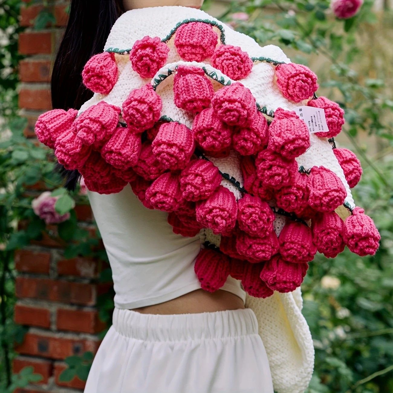 Hand-Crocheted Rose Round Blanket: A versatile romantic gift that brightens everyday warmth. (Diameter: 110 CM / 43.3 IN,PINKue)