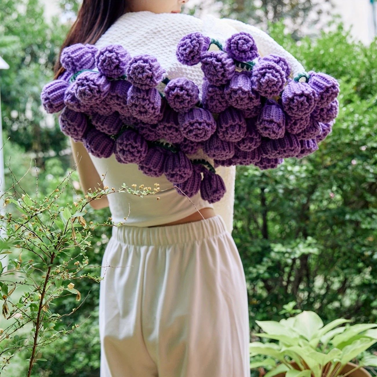 Hand-Crocheted Rose Round Blanket: A versatile romantic gift that brightens everyday warmth. (Diameter: 110 CM / 43.3 IN,PINKue)