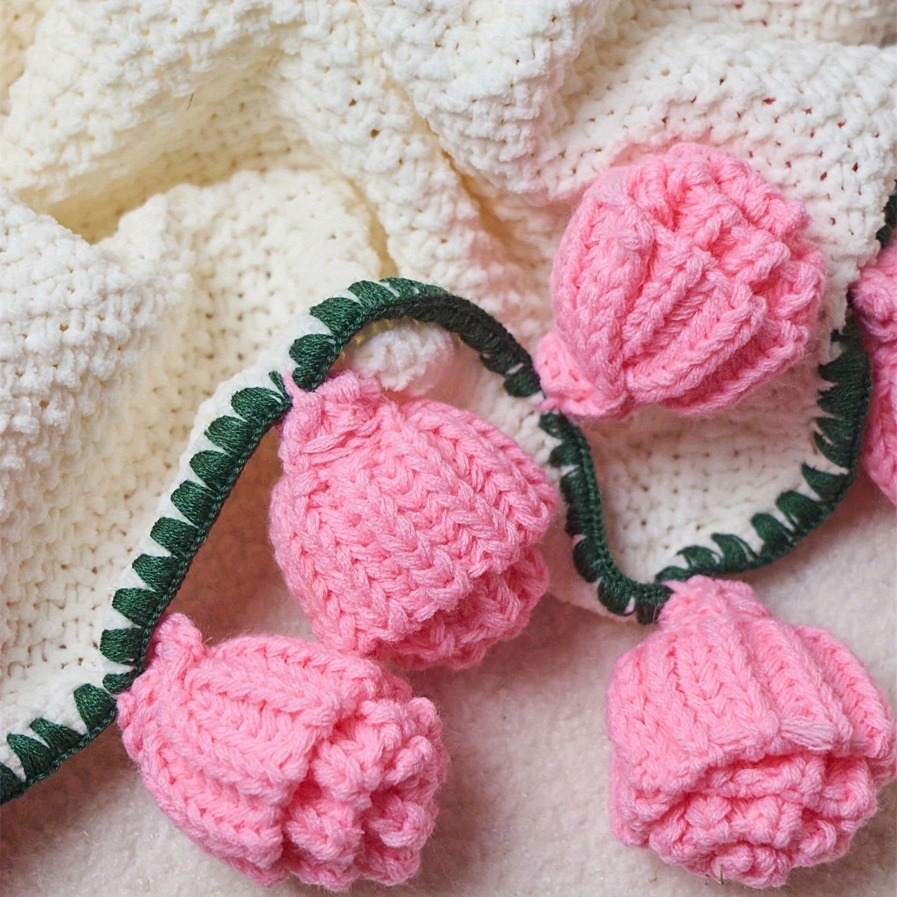 Hand-Crocheted Rose Round Blanket: A versatile romantic gift that brightens everyday warmth. (Diameter: 110 CM / 43.3 IN, Fog white)