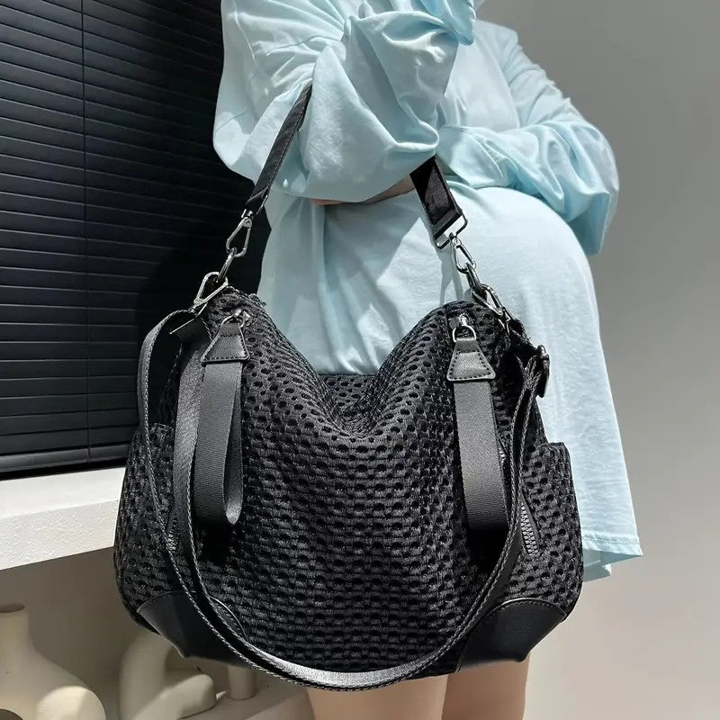 Women's fashionable mesh-paneled crossbody bag, large-capacity lightweight mesh travel vacation sports bag.