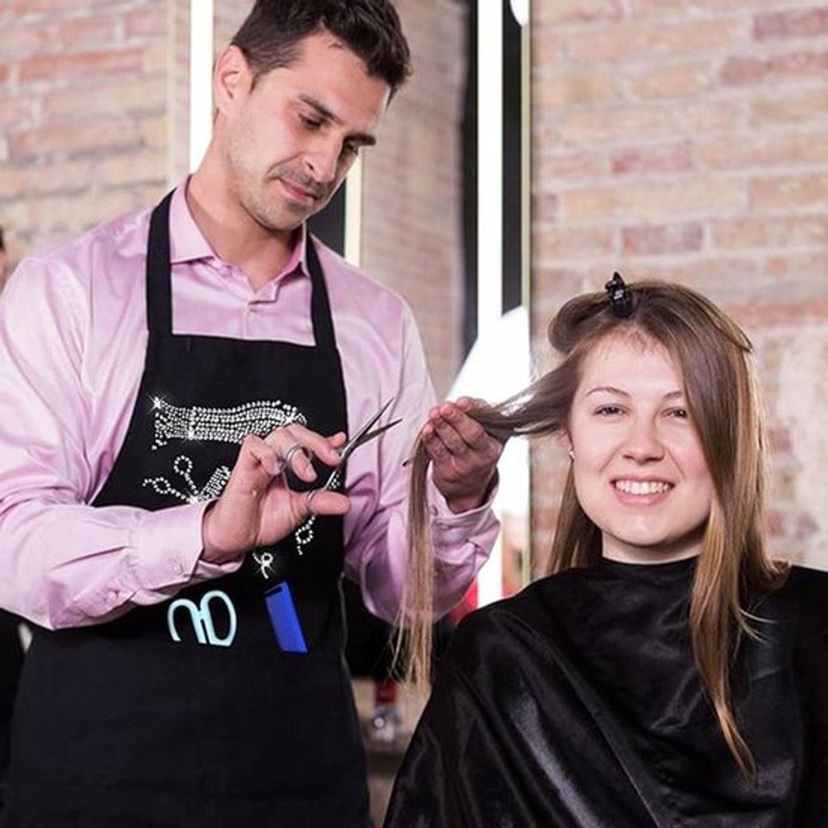 Hairdresser Apron - Adjustable Salon Apron with 2 Pockets - Fashionable Apron for Hairdresser and Beauty Salon