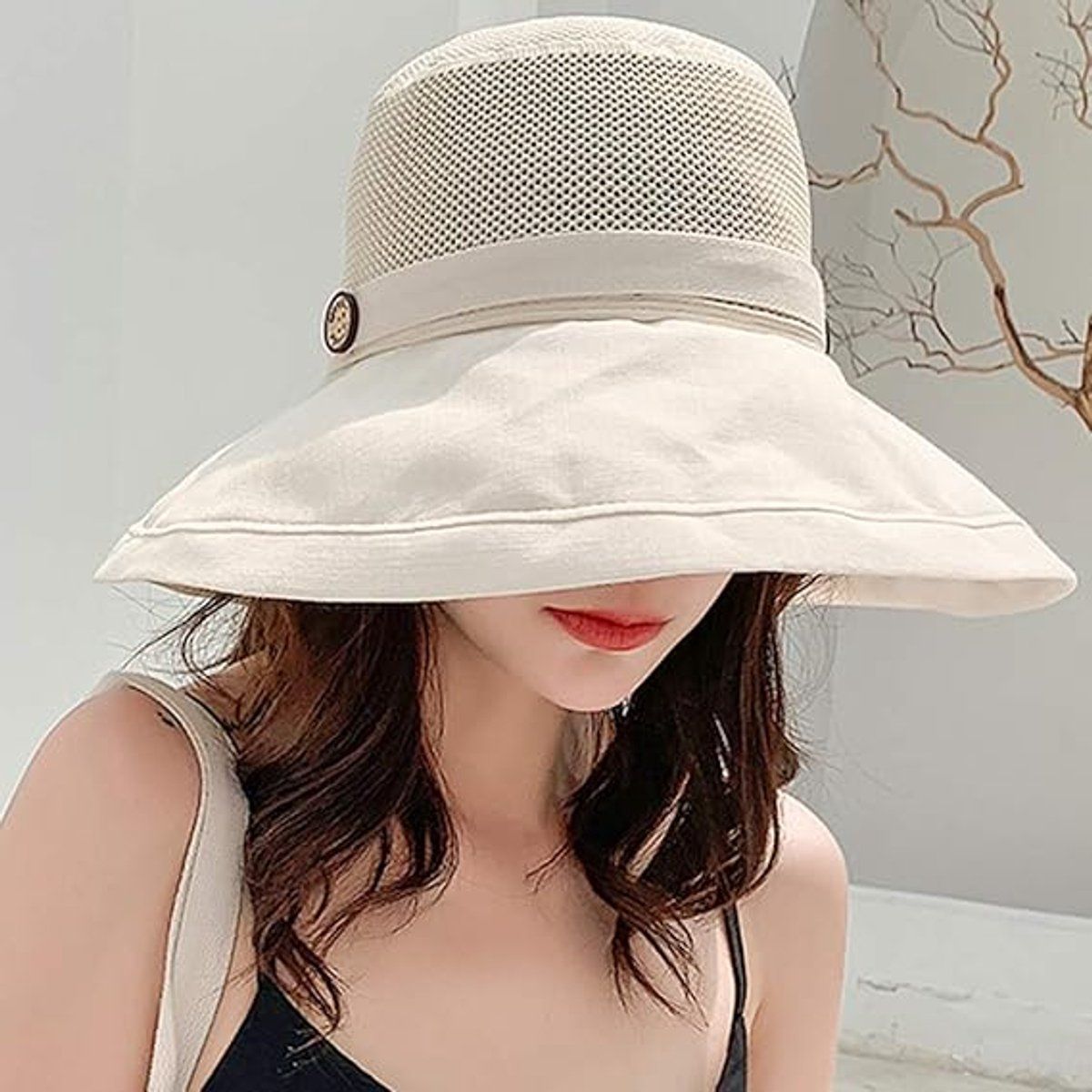 UPF 50+ Sun Hat for Women with Mesh Ventilation, Wide Brim, Adjustable Chin Strap, Foldable Summer Beach Hat for Hiking and Gardening, Beige