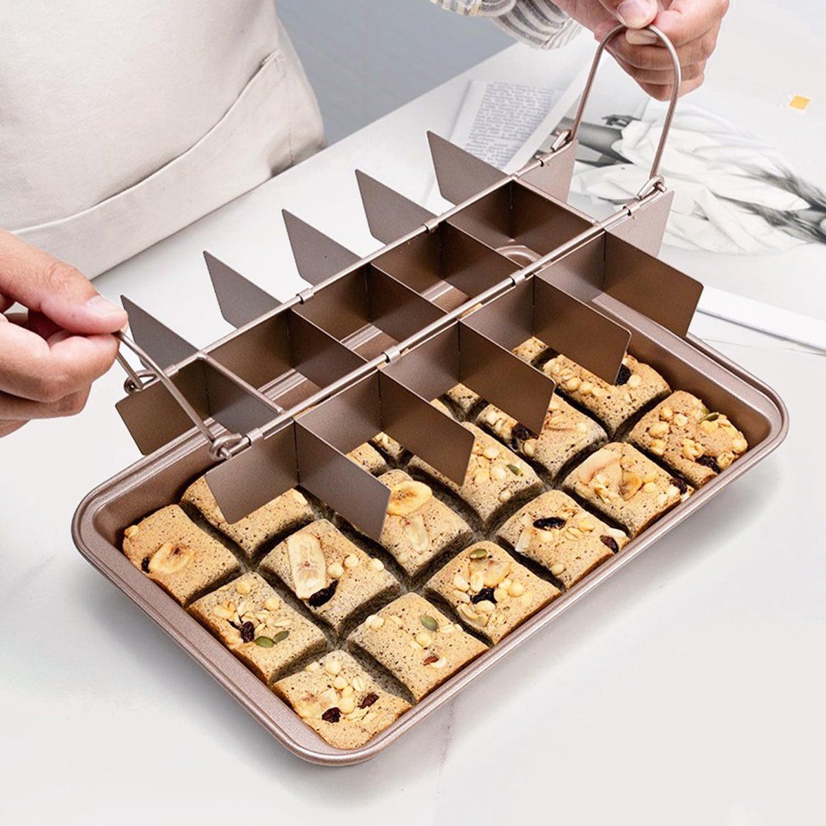 Nonstick Brownie Baking Pan with Divider, Metal Cake Pan for Brownies Muffins Cupcakes, Easy Release Pre-Cut Divider Tray, 31x20x3.8cm