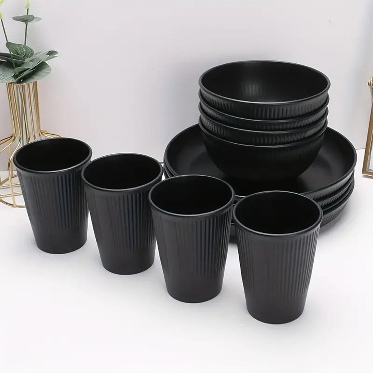 18 Pcs Camping Dinnerware Set, Plastic Plates Bowls and Cups for 6, Lightweight Microwave and Dishwasher Safe, for Party Picnic Home, Black