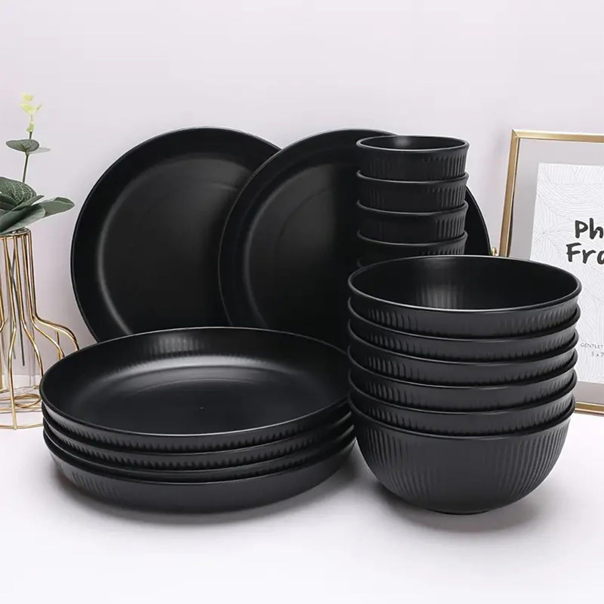 18 Pcs Camping Dinnerware Set, Plastic Plates Bowls and Cups for 6, Lightweight Microwave and Dishwasher Safe, for Party Picnic Home, Black