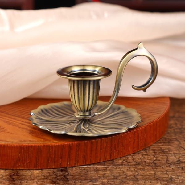 Vintage Bronze Handheld Taper Candle Holder with Finger Ring Handle, Metal Candlestick with Lotus Tray, European Retro Table Centrepiece Decor for Wedding Dinner Party Holiday Home Decor