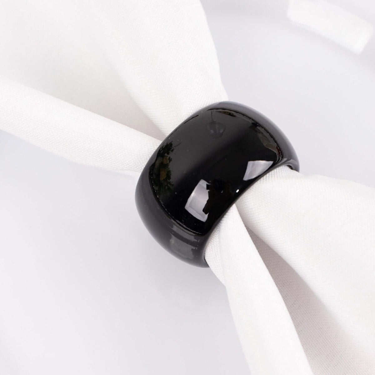 Efavormart 4 PCS Wholesale Black Acrylic Napkin Rings for Place Settings Wedding Receptions Dinner or Holiday Parties Tableware