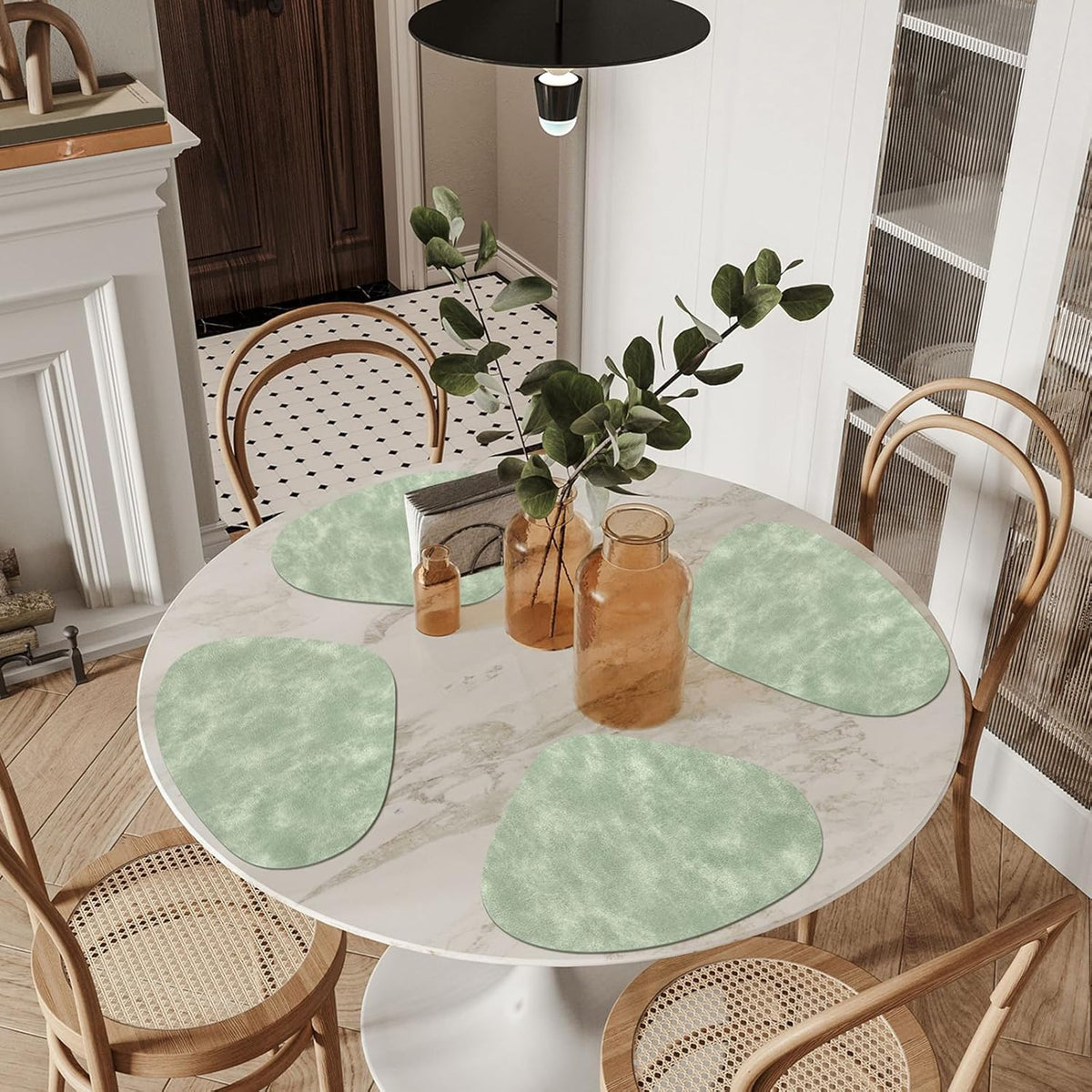 Placemats, Heat Resistant Round Placemats Set of 4 Washable 13 x 17 Inch, Waterproof Table Mats Wipeable for Kitchen, Dining Room Table Christmas Decor, Green