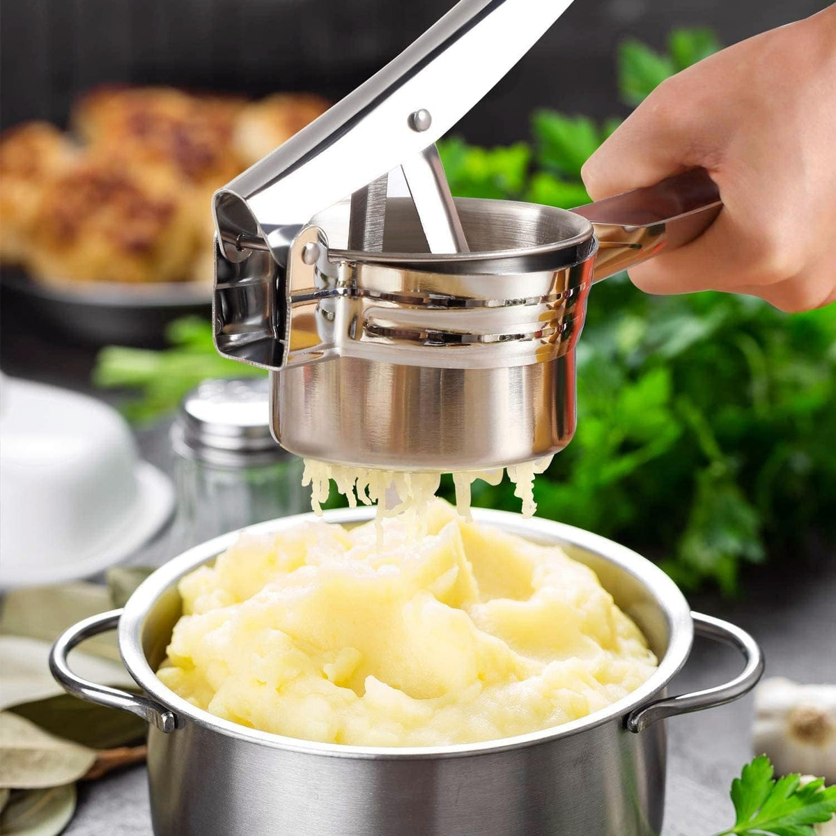Stainless Steel Potato Masher - Multifunctional Potato Masher - Handheld Potato Masher for the Kitchen - Heavy-Duty German Dough Masher - Suitable for Making Potato Balls, Pasta, Potatoes, Fruit and Vegetables (Open Bottom)