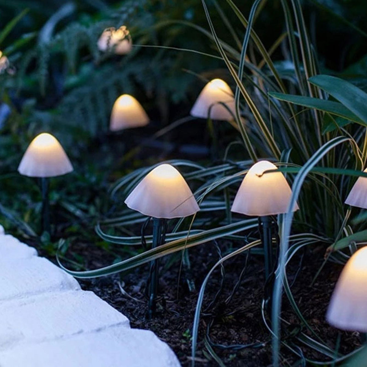 Mini Mushroom Solar Lights 8 Modes LED Waterproof String Pathway Outdoor Decoration for Garden Backyard Lawn Party 5meter 20 Beads Warm White