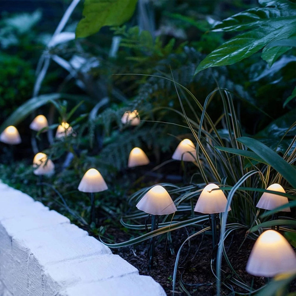 Mini Mushroom Solar Lights 8 Modes LED Waterproof String Pathway Outdoor Decoration for Garden Backyard Lawn Party 5meter 20 Beads Warm White