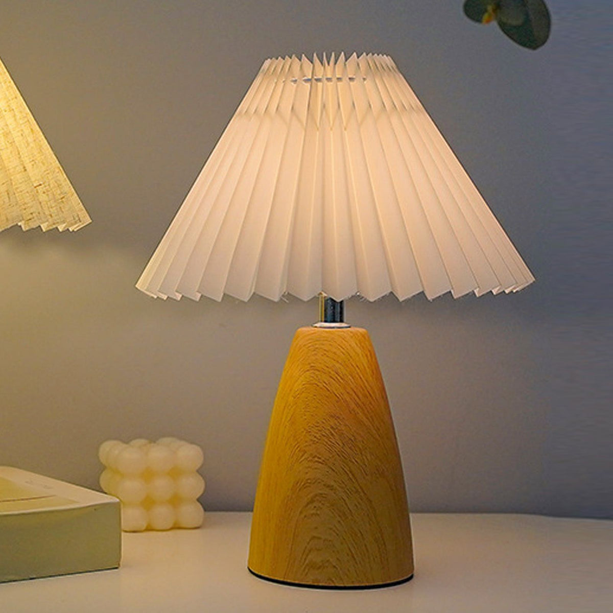 Table Lamp Pleated 3 Color Remote Control Dimmable Bedroom Bedside Night Light Retro Nordic Imitation Wood Grain creamy White